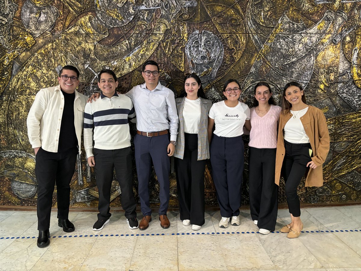 Eli24601's tweet photo. Primer día como residente de geriatría en la cuna de la medicina en México y latam 🥹✨🫰🏼 https://t.co/kFAtK4WiME