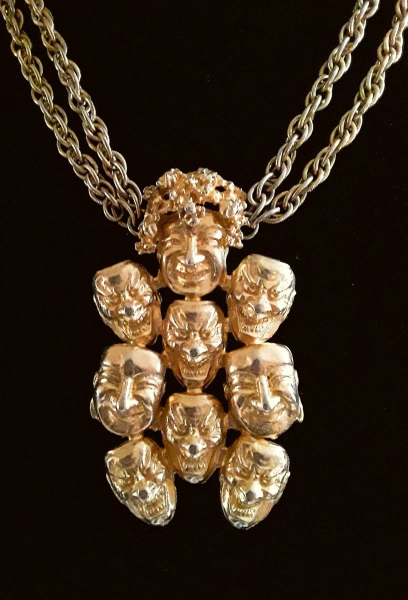 etsy.com/listing/166790…
#necklace #vintage #LesBernard #designer #signed #goldtone #goldplate #long #heavy #faces #pendant #plaque #doubleStrand #ropeChain #people #theater #masks #sculptural #3D