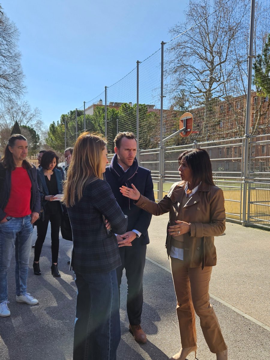jmzulesi's tweet photo. 📍Matinée avec 13 Habitat pour découvrir leur projet de réhabilitation de la cité Val Plan !

➡️ L’objectif : installer des biométhanisateurs qui transforment les déchets des habitants en #biogaz. Une rénovation #énergétique innovante, plus économique et plus écologique ! https://t.co/GiXqm4AkvP