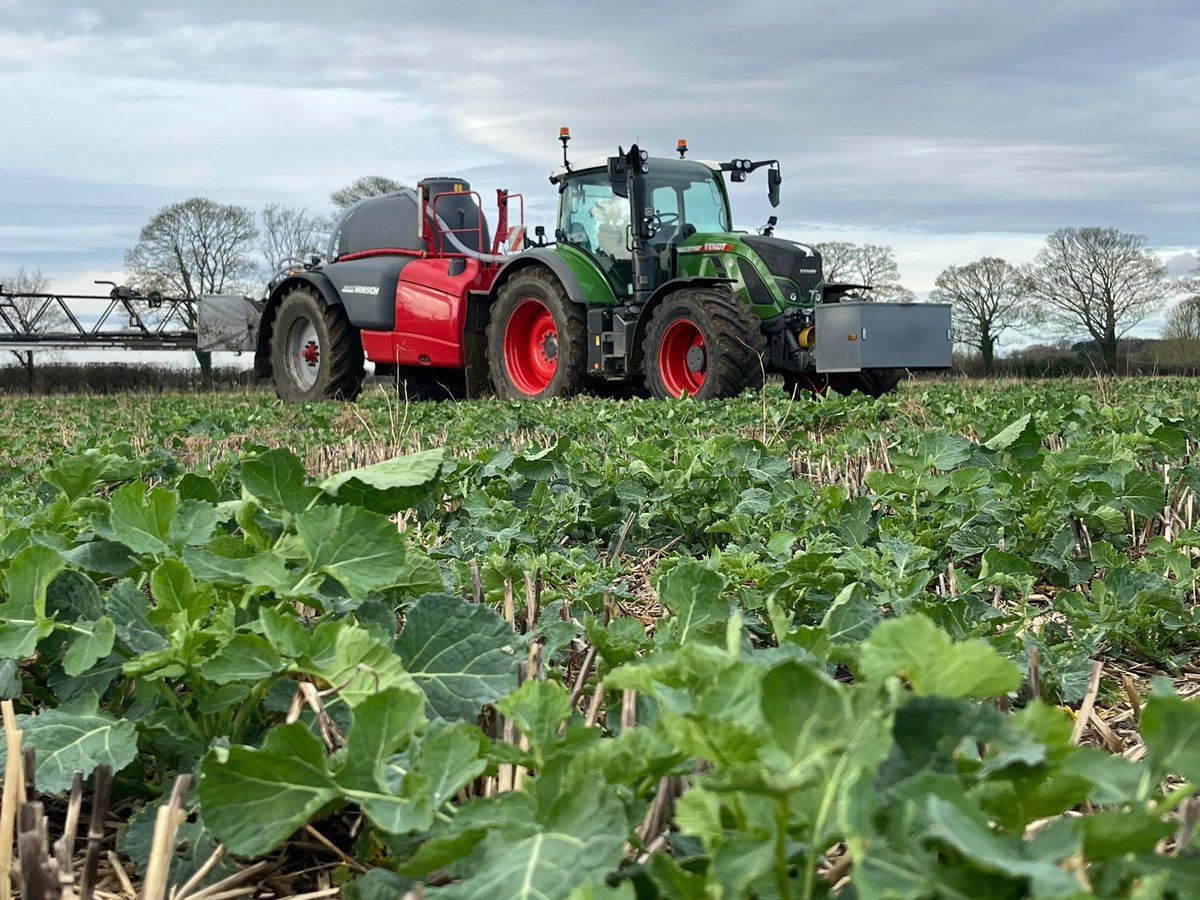 Revesby_Estate's tweet image. Today, the Farm Team fertilised the oil seed rape  using the shiny Fendt 720hp tractor and new sprayer. With 6000L capacity and 30m width, this bit of kit ensures precision &amp;amp; accuracy. #FarmingTech #PrecisionAgriculture 🌾✨ #RevesbyEstate #RevesbyFarms #Arable