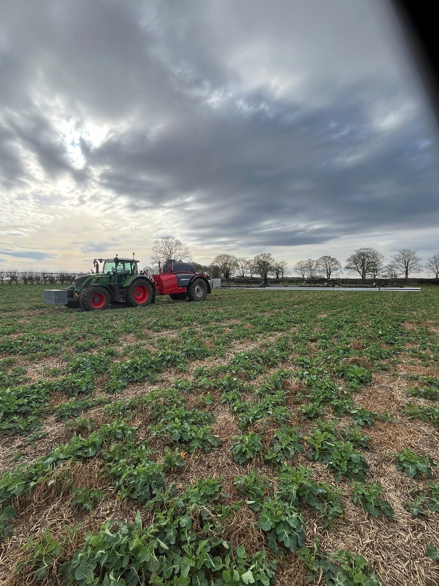 Revesby_Estate's tweet image. Today, the Farm Team fertilised the oil seed rape  using the shiny Fendt 720hp tractor and new sprayer. With 6000L capacity and 30m width, this bit of kit ensures precision &amp;amp; accuracy. #FarmingTech #PrecisionAgriculture 🌾✨ #RevesbyEstate #RevesbyFarms #Arable