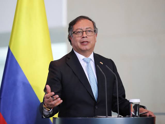 Presidente de Colombia, Gustavo Petro: 'Expreso mi solidaridad integral al presidente Lula del Brasil. En Gaza hay un genocidio y se asesina cobardemente a miles de niños, mujeres y ancianos civiles. Lula solo ha dicho la verdad y la verdad se defiende o la barbarie nos…