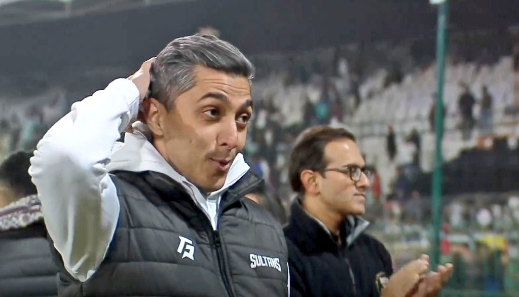 _Shahzaibtweets's tweet photo. Look at The Reaction of MULTAN SULTANS' Owner ALI TAREEN. He Can't Believe it 🤯
@aliktareen

#HBLPSL9 https://t.co/w8lKF3c5IX