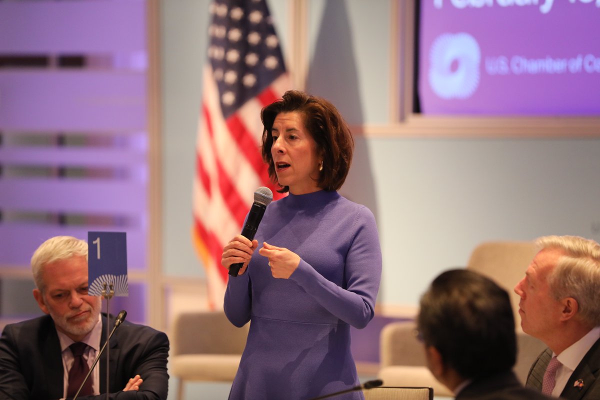 Ahead of the Presidential Trade & Investment Mission, Amb. Ted Osius moderated a discussion on the Philippines' economic landscape with Sec. Raimondo, highlighting a collaborative approach for the US-Philippines partnership. #USASEAN #Philippines #TradeMission