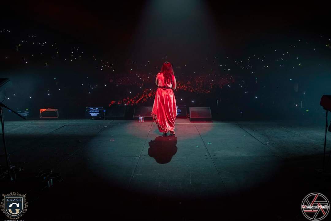 DIVINITY WHAT WHEN THE QUEEN @shreyaghoshal performs in front of packed audience & created a mahol itself 🙏
Such sparkling phase ✨ 
#UKTour2024 #AllheartsTour