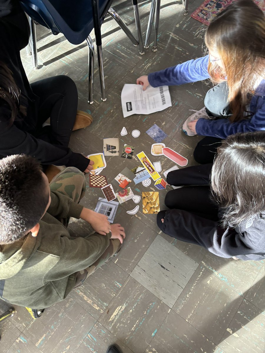 MoreMathPlease's tweet image. Polygon sorting with some non examples sprinkled in there 😉 @SouthwestES  #ITeachMath @wsfcs