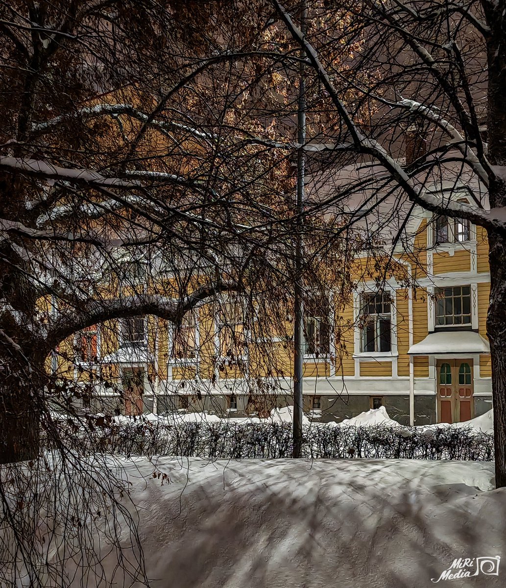 In the shadows... @Kuopionkaupunki

#mirimedia #kuopio #suomi #finland #visitkuopio #ilovekuopio #thisisfinland #ourfinland #discoverfinland #discoveringfinland #historybilding