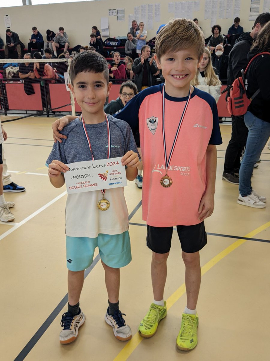 3 jeunes rolivalois était présent au Championnat Normandie jeune de badminton 🏸 Les frères Taouahiri accompagné de leur copain jaaziel on représenté le @BVRL5. Il on remporté les médailles d'or d'argent et de bronze. Lets go les pré qualification de France pour Sami Taouahiri.