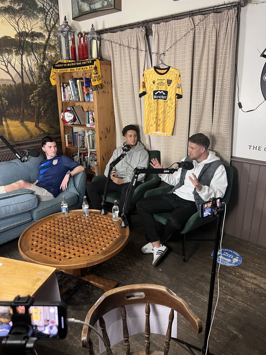 First Episode Dropping Tonight 🍿 

7pm🇬🇧 
2pm🇺🇸 (EST) 

tr.ee/FJGpF8m1mW
