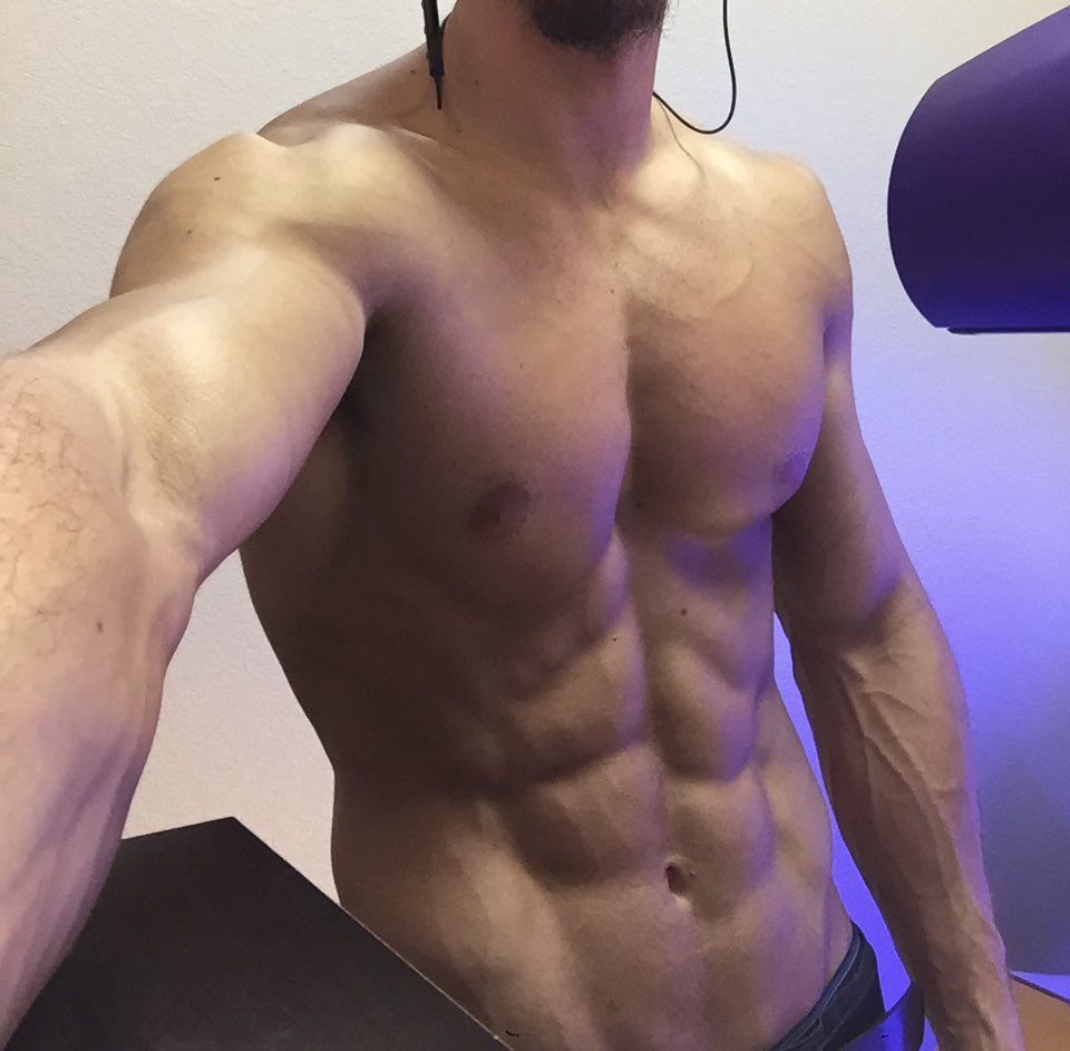 Fitflexx3's tweet photo. Leannn 🔪🔪 https://t.co/gKZLLKmqKL