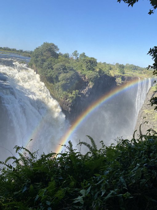 南アフリカはジンバブエにきたぜー!!!!!!!ヴィクトリアフォールズのダブルレインボー見て〜〜🌈🌈 