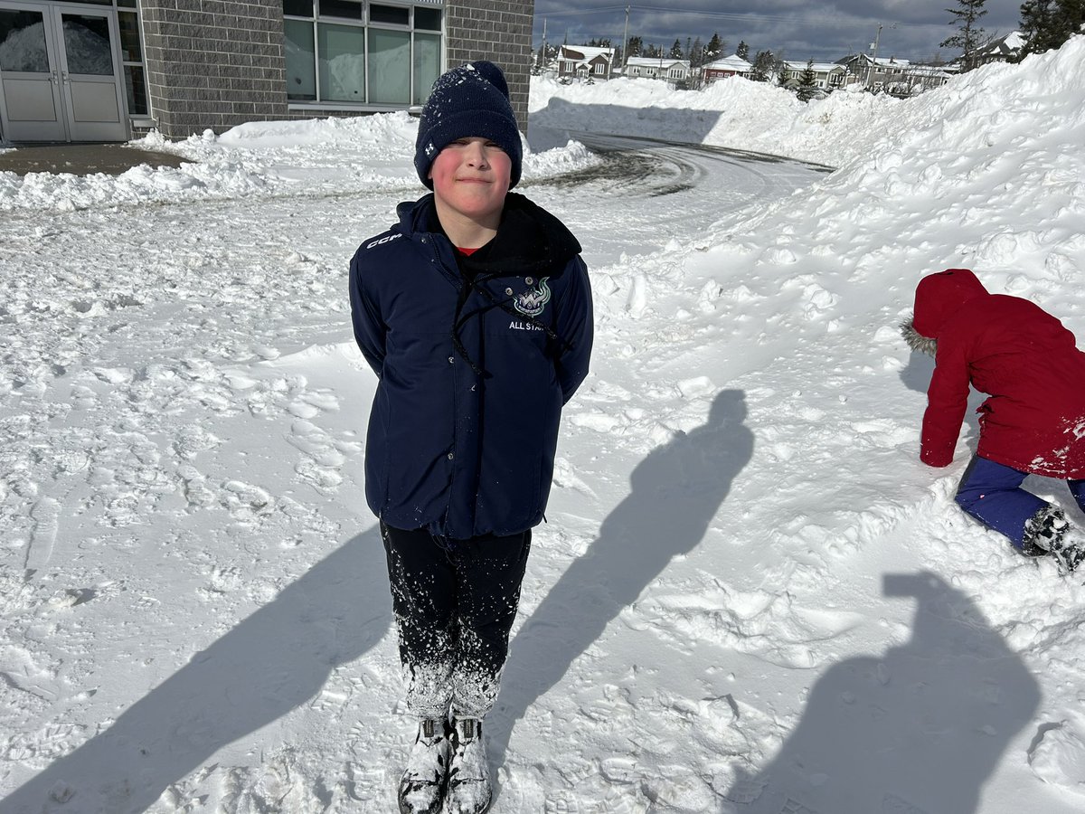 MsGrahamGr5's tweet photo. More snow fun! @OctagonPond https://t.co/6HZYPiveHX