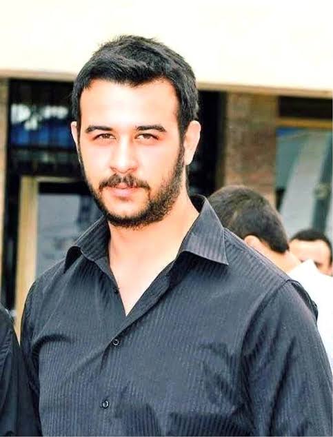 Allah acını da, kinini de unutturmasın reis. Hesabını, onlarca yıldır kanımızı helal sayanların kurduğu düzende amfilere sığmayanlarımızı el birliğiyle aramızdan alanlardan sormak ümidiyle...