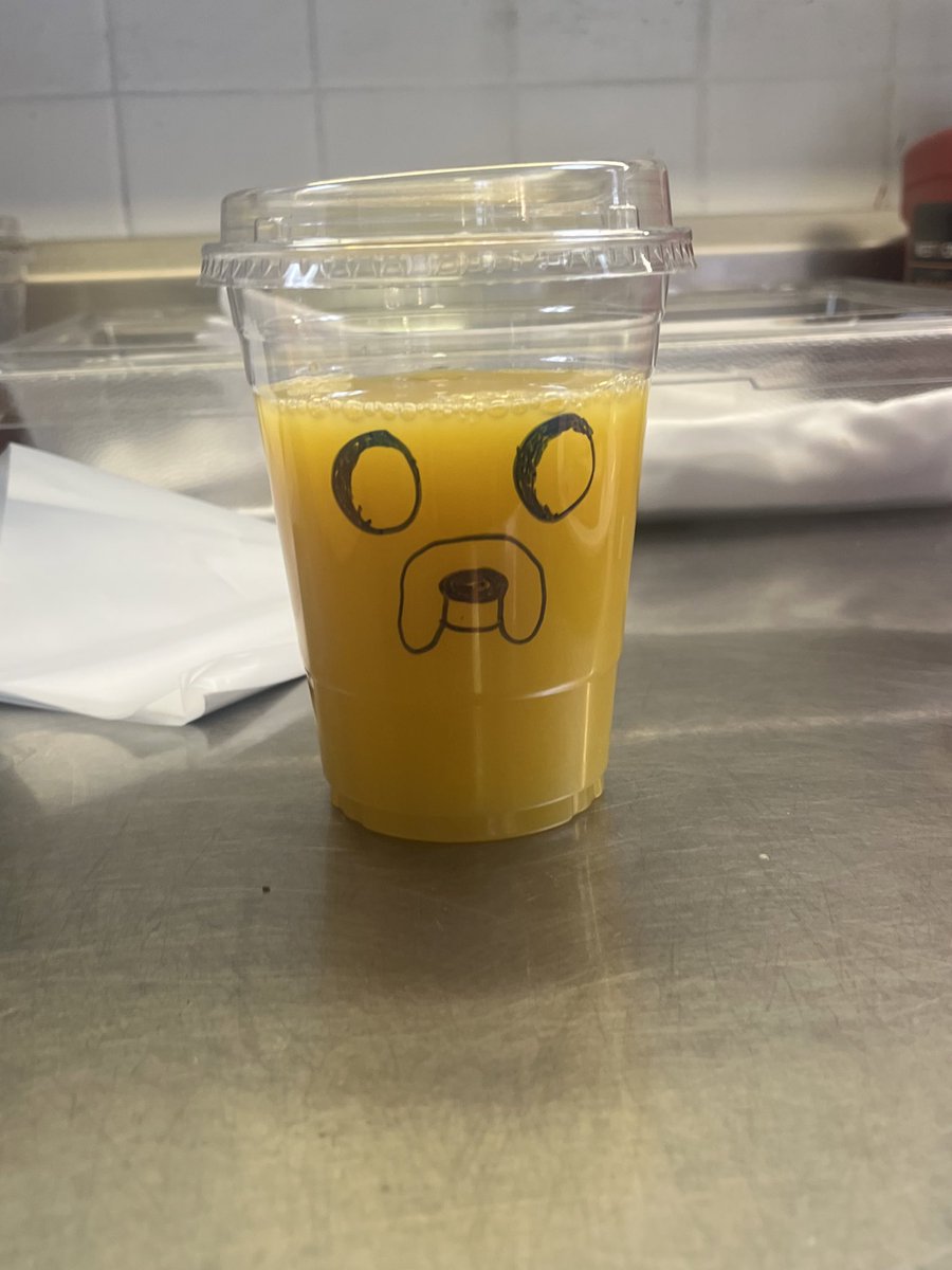 reeahnuhh's tweet photo. kid at work was talking to me about adventure time today so i made her a jake oj https://t.co/rZcUGxfnVz