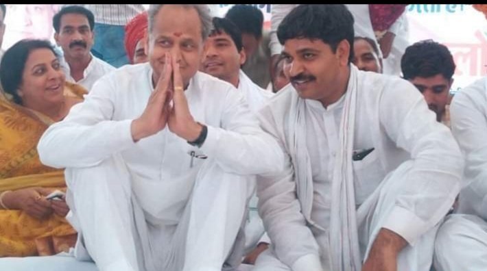 Former Rajasthan CM Ashok Gehlot will embark on a tour across Rajasthan to cultivate support for the Congress party in the upcoming Lok Sabha elections.

#LokSabhaElections2024