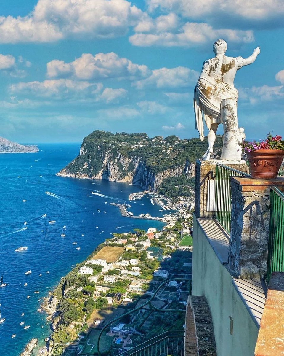 JamesLucasIT's tweet photo. Spectacular view of Capri, Italy https://t.co/1r4rIRU6oR