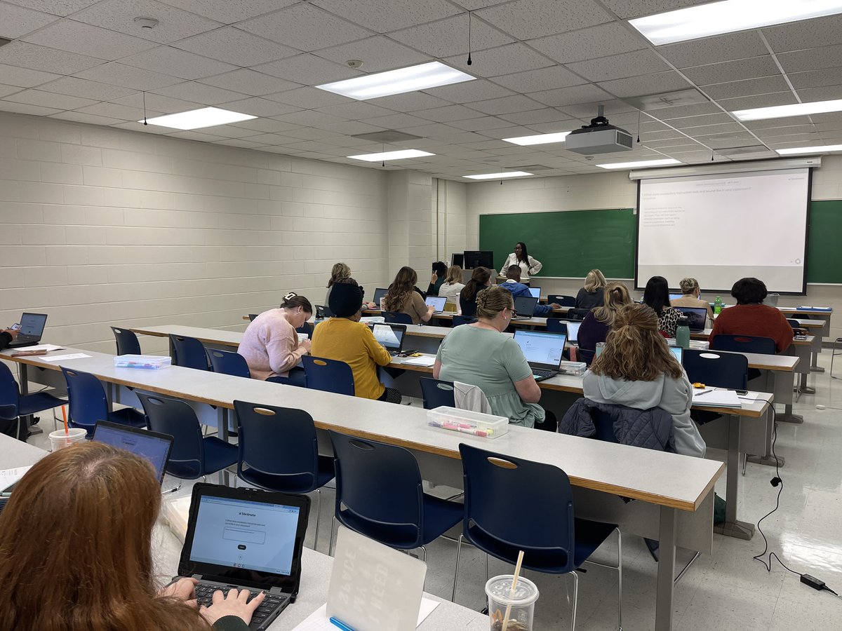 AUEARIC's tweet image. Thank you to @ArdrinniaS of @ALSDEOSI for leading a session today on improving literacy through vocabulary instruction! We are appreciative of you and all that you do for region 9! #neverstoplearningalabama #teachingislife