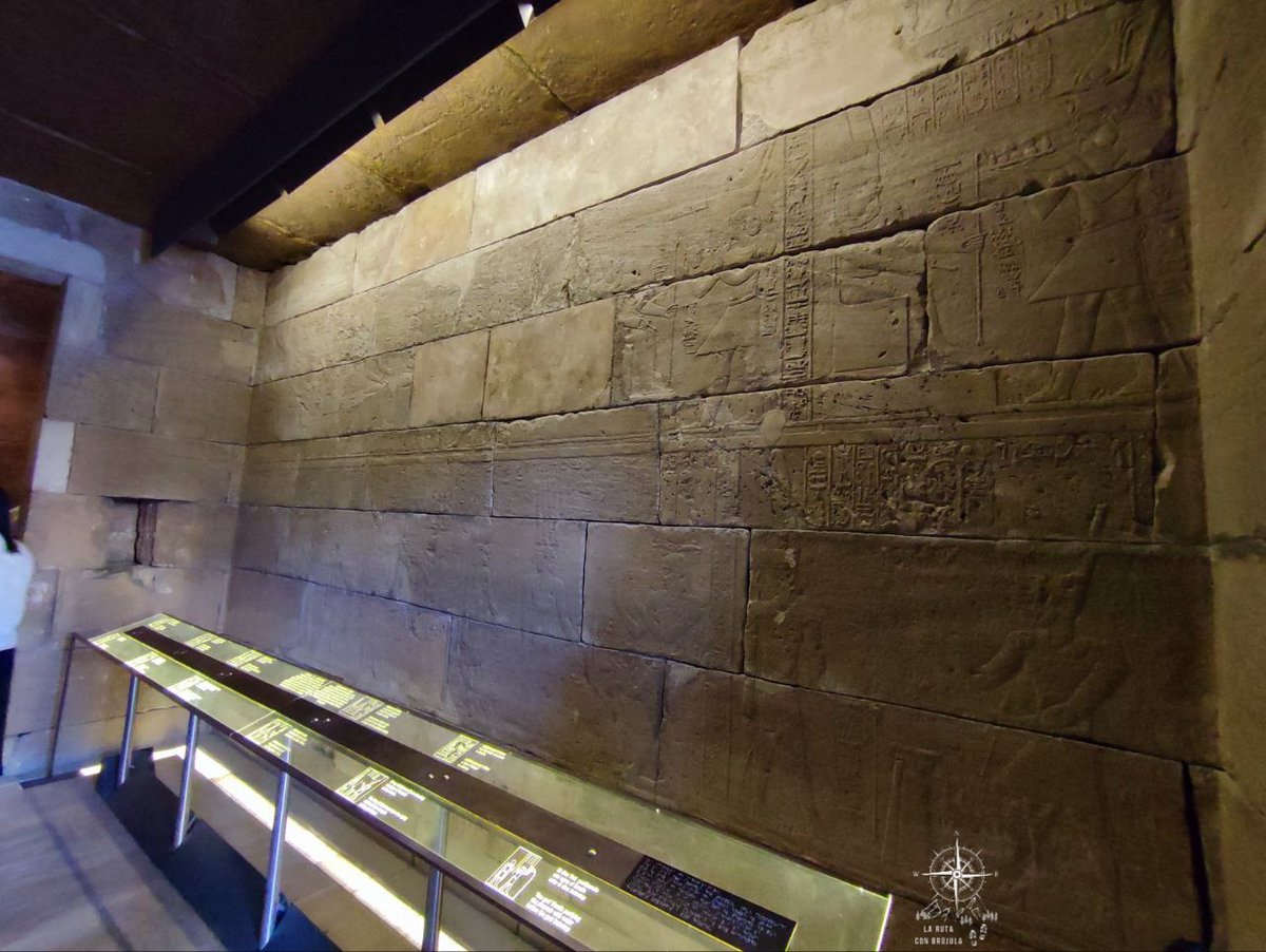 RutaConBrujula's tweet photo. El Templo de Debod, con una antigüedad de aproximadamente 2200 años, es un edificio histórico y cultural que representa la arquitectura y la cultura del antiguo Egipto. @MADRID @templodebod https://t.co/GLH3GO7y6m