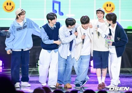 haraaa247's tweet photo. Good night tuos!! Selamat atas kemenangan ke2 kalian, pokoknya nuna bangga 🥹💖
#TWS2ndWin
#PlotTwist2ndWin https://t.co/jqucr4VE2R