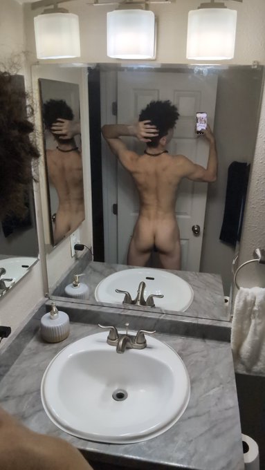 i keep forgetting that i look like this lol the human body sure is art https://t.co/8bld2YXkl6<a href="/tag/abs"class="tags"><span>#abs</span></a><a href="/tag/bigdick"class="tags"><span>#bigdick</span></a><a href="/tag/onlyfans"class="tags"><span>#onlyfans</span></a>