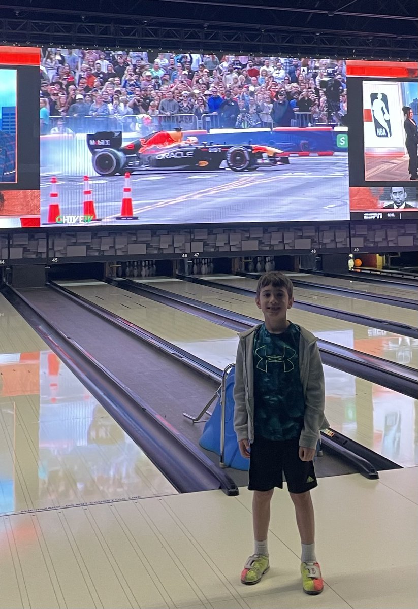 schutterunning's tweet image. My son went bowling today and absolutely had to have a picture of himself infront of the big tv with his favorite driver Max. #RedBull