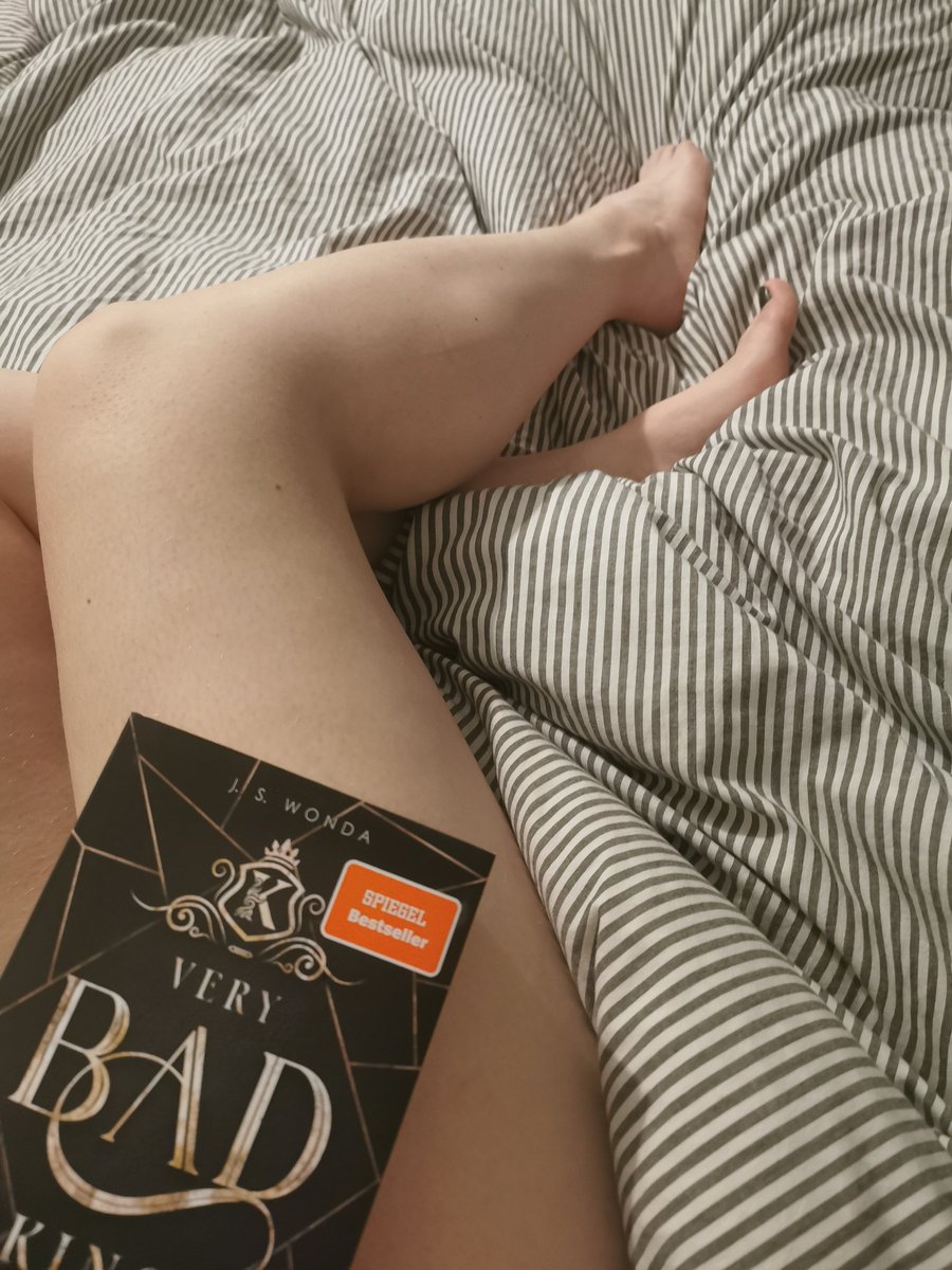 Nach dem Sport etwas Entspannung... Nein du darfst heute nicht meine Füße massieren...