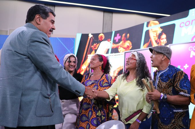 mippci_ven's tweet photo. 📢¡𝐀𝐬í 𝐥𝐨 𝐃𝐢𝐣𝐨!🇻🇪
Pdte. @NicolasMaduro: Si un país ha luchado por su independencia, por no ser colonia, por descolonizarse de cualquier forma de dominación, ese país es Venezuela.
#UnidosSeConsolidaLaPatria https://t.co/f28kceDB4U