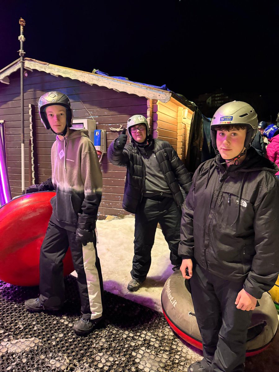 LongFieldMelton's tweet photo. Time for some more ski trip photos! 🎿 @satrust_ @meltontimes https://t.co/437ISUKEQ1