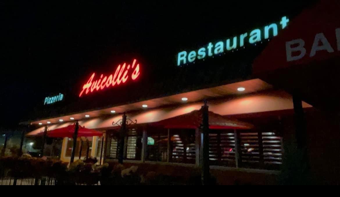 CallDT's tweet photo. Join DT at Avicolli’s (7839 Oswego Rd, Liverpool, NY) this WED, FEB 20, at 5:15pmET as #WakeUpCall goes LIVE ON-SITE for a Spotlight Broadcast w/ Liverpool Boys Basketball Head Coach Ryan Blackwell &amp; student-athletes!! 🧡💙🏀🍕🎙️

@lpoolbasketball @LCSDOfficial @LCSDAthletics https://t.co/bDpMASOOLb