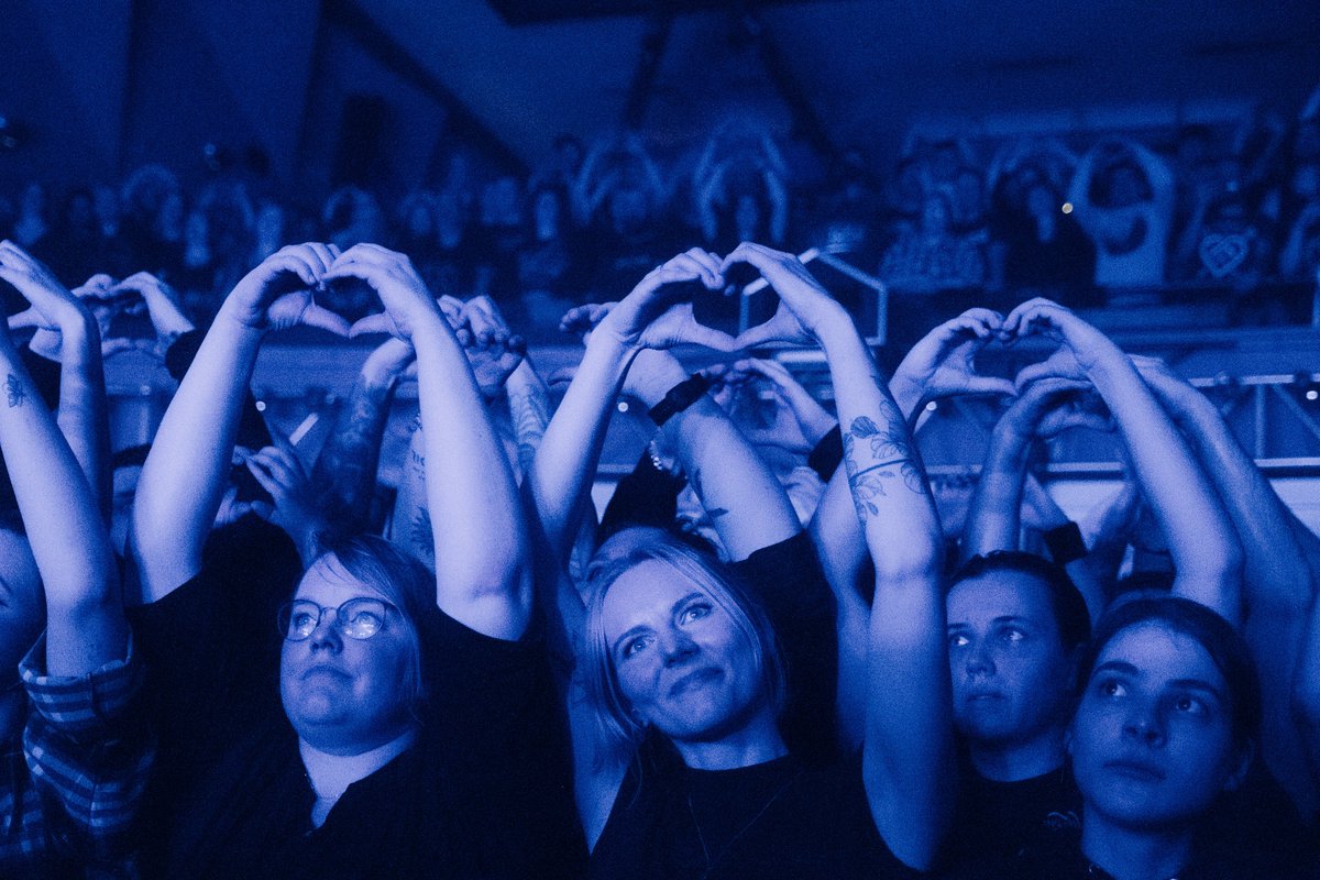 We love seeing you all connect with our music, singing along and giving us your energy. Team BT forever ❤️ Images by Alexis Fontaine