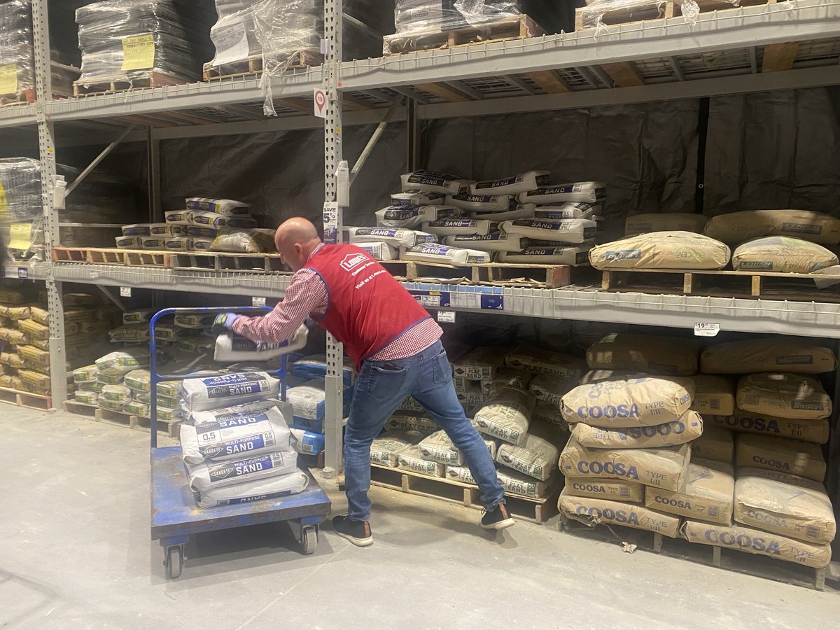 When your boss is on a roll helping his fulfillment team out!! ⁦<a href="/DCT0813MD/">Dante Thomas</a>⁩⁦⁦<a href="/ginogilberto/">Gino Gilberto</a>⁩ ⁦<a href="/BenitoKomadina/">Benito.Komadina@Lowes</a>⁩ ⁦<a href="/kristiezw/">Kristie Wooddell</a>⁩