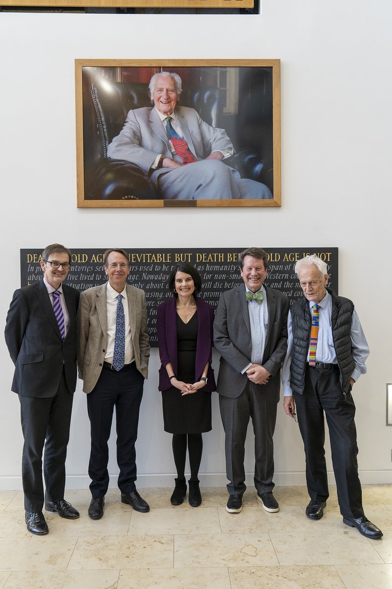 Great to host @US_FDA at @Oxford_NDPH @UniofOxford today. Excellent discussion with Rory Collins, Hilary Marston, @DrCaliff_FDA & Richard Peto (watched over by Richard Doll), sharing a mission to improve health through the generation & implementation of reliable evidence.