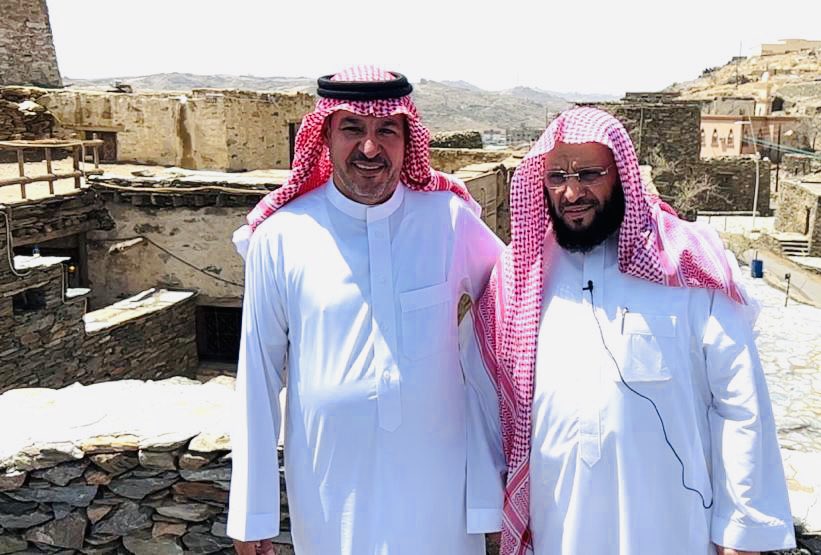 X_SAUD_X's tweet photo. 7️⃣
كما تبرز أهمية قلعة #بخروش_بن_علاس بأنها تقع في المدخل الشمالي للمنطقه الجنوبية وتعتبر الواجهة الأولى وخط الدفاع الاول عن المنطقة، وتم اختيار موقع القلعة بحنكة وذكاء من القائد بخروش بن علاس حيث تقع في قمة جبل تحفها مناطق انحدارية وتحيط بها حصون المراقبة من اربع جهات https://t.co/T9qC8BJqCQ