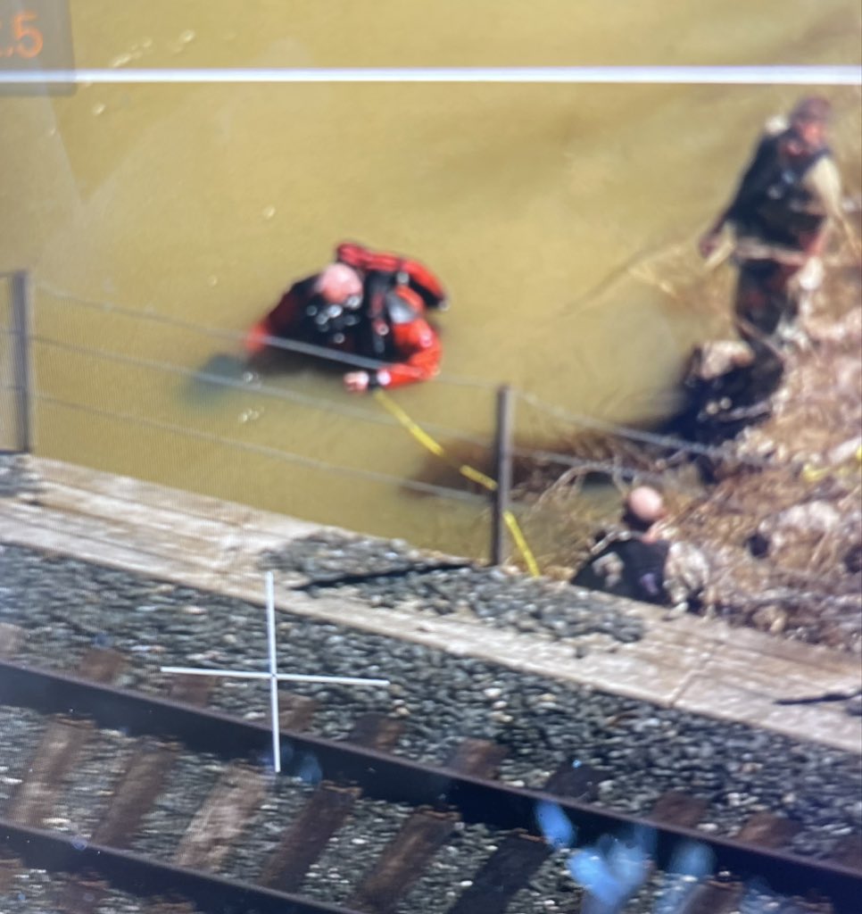 #Divers continue to comb the #trinityriver looking for a missing 11-year-old girl from #Livingston. Stay tuned to #abc13 for updates.