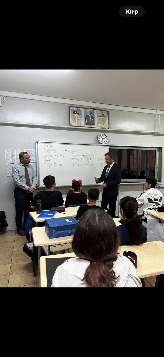 esenlerkym's tweet photo. İlçe Kaymakamımız Sayın Süleyman ÖZÇAKICI, Şehit Hüseyin Kısa Ortaokulunu ziyaret ederek öğretmen ve öğrencilerimizle bir araya geldi. https://t.co/xtwpUowb2q