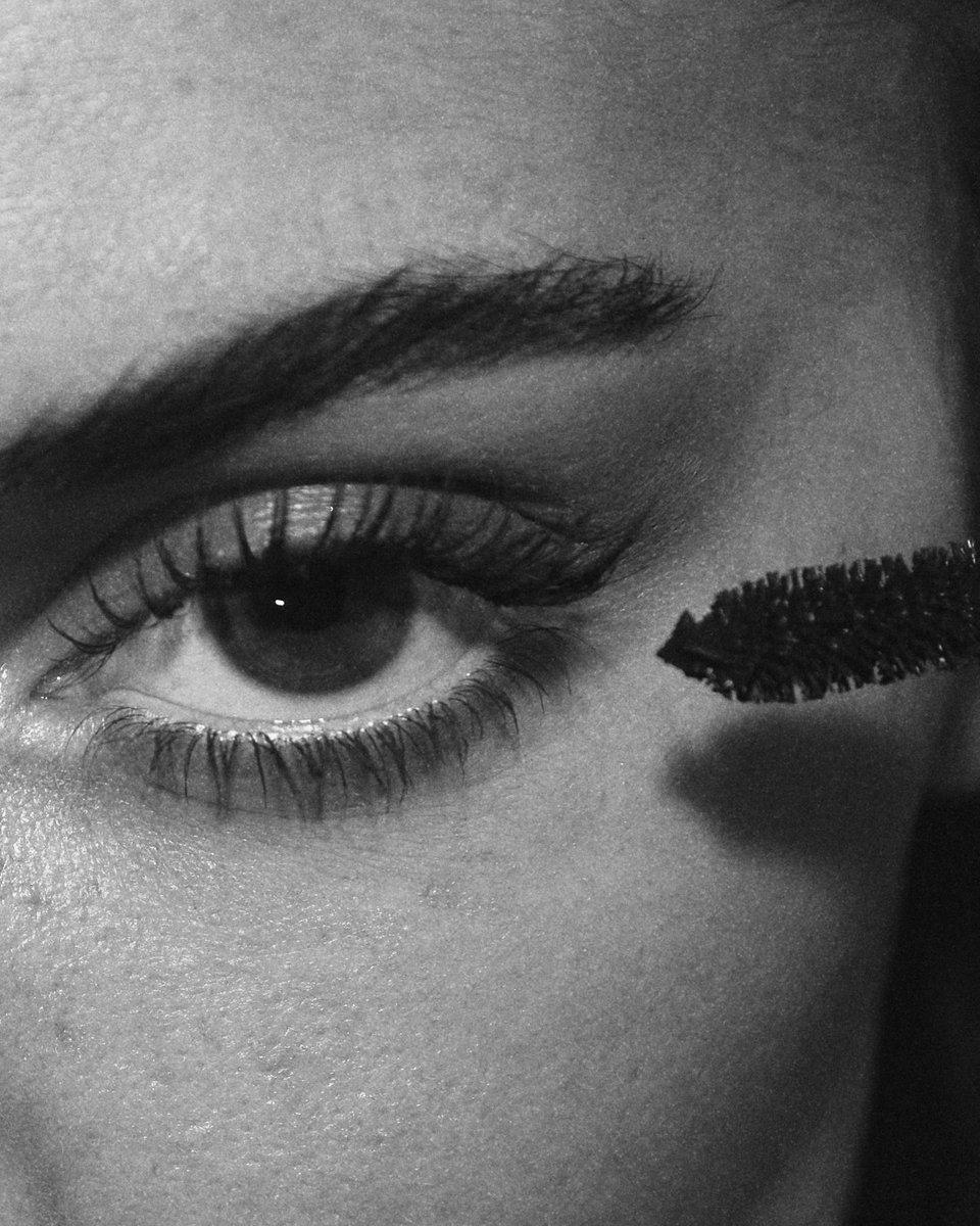 bigger, longer lashes with kylash  🖤 grab your free mini kylash volume mascara with any $40 order today on kyliecosmetics.com