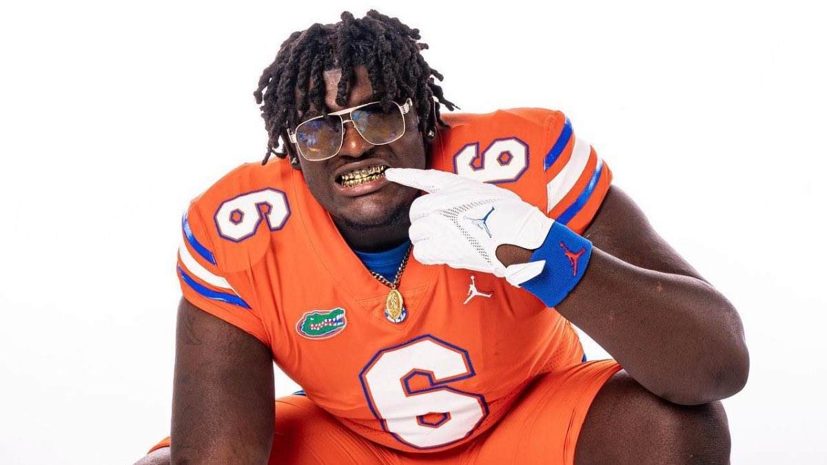 Freshaman DL D’Antre Robinson has bought his mother a house 🐊 Major props to him for spending his money on his family 👏