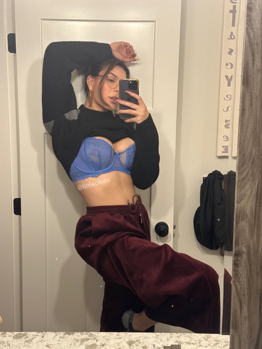 Would you date a trans girl? https://t.co/wVwEDkYk7o