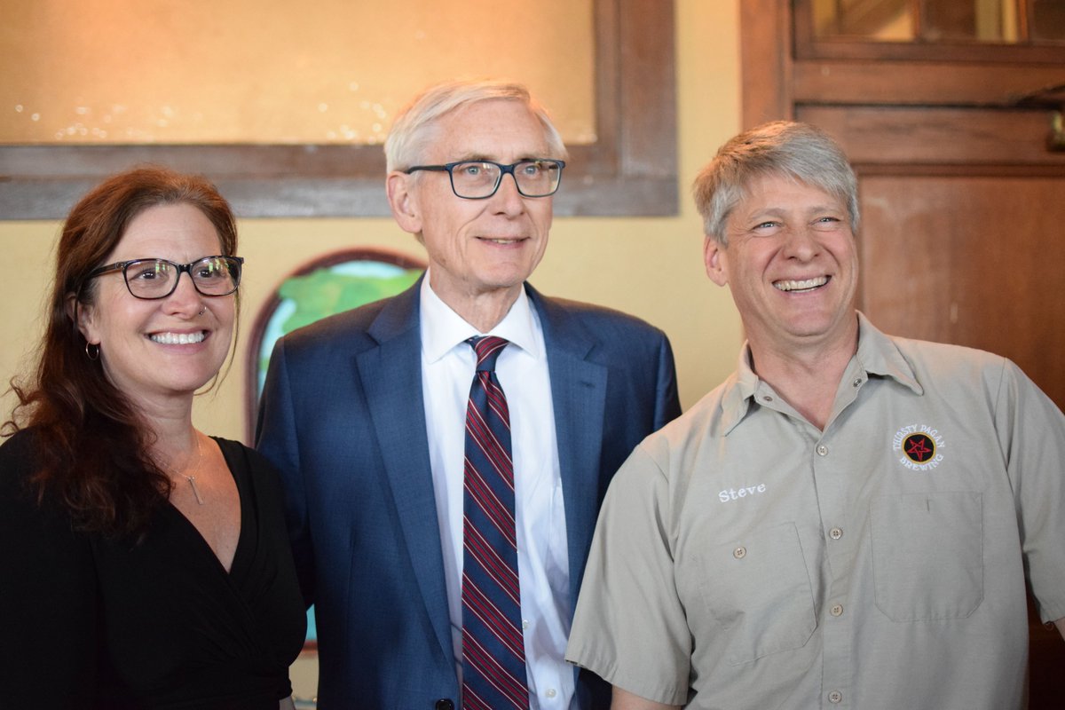 Thanks, <a href="/ThirstyPagan/">Thirsty Pagan</a> in Superior, for helping show and celebrate fair maps and what they mean for Wisconsin with a gerrymandered pizza and a fair maps pizza!

👍 Good: cheese and mushroom pizza
👍👍 Better: fair maps
👍👍👍 Best: cheese and mushroom Fair Maps Pizza!