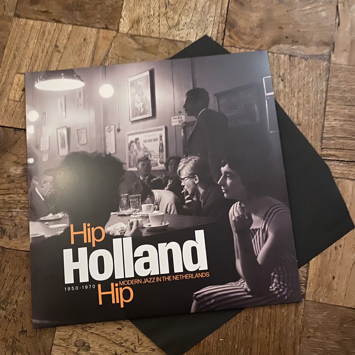 Vorige week op mijn verjaardag gekregen van mijn liefste Janneke. Dubbel oranje vinyl, exclusief bij @Concertorecords. Er werd fantastische jazz gemaakt in Nederland in de jaren 1950-1970. Wist ik al, maar toch.