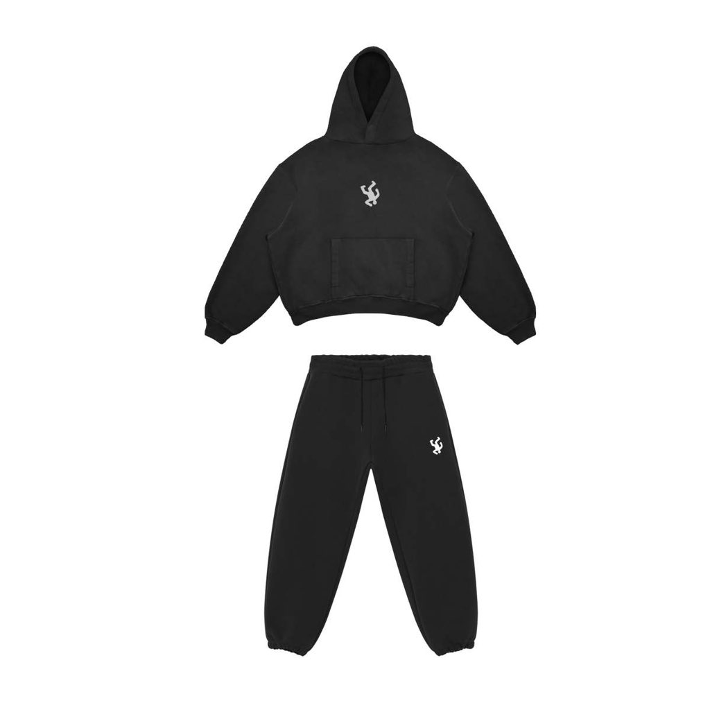 skatingisrisky's tweet photo. Matching outfit. #Skatingisrisky https://t.co/HhzU1HQduB