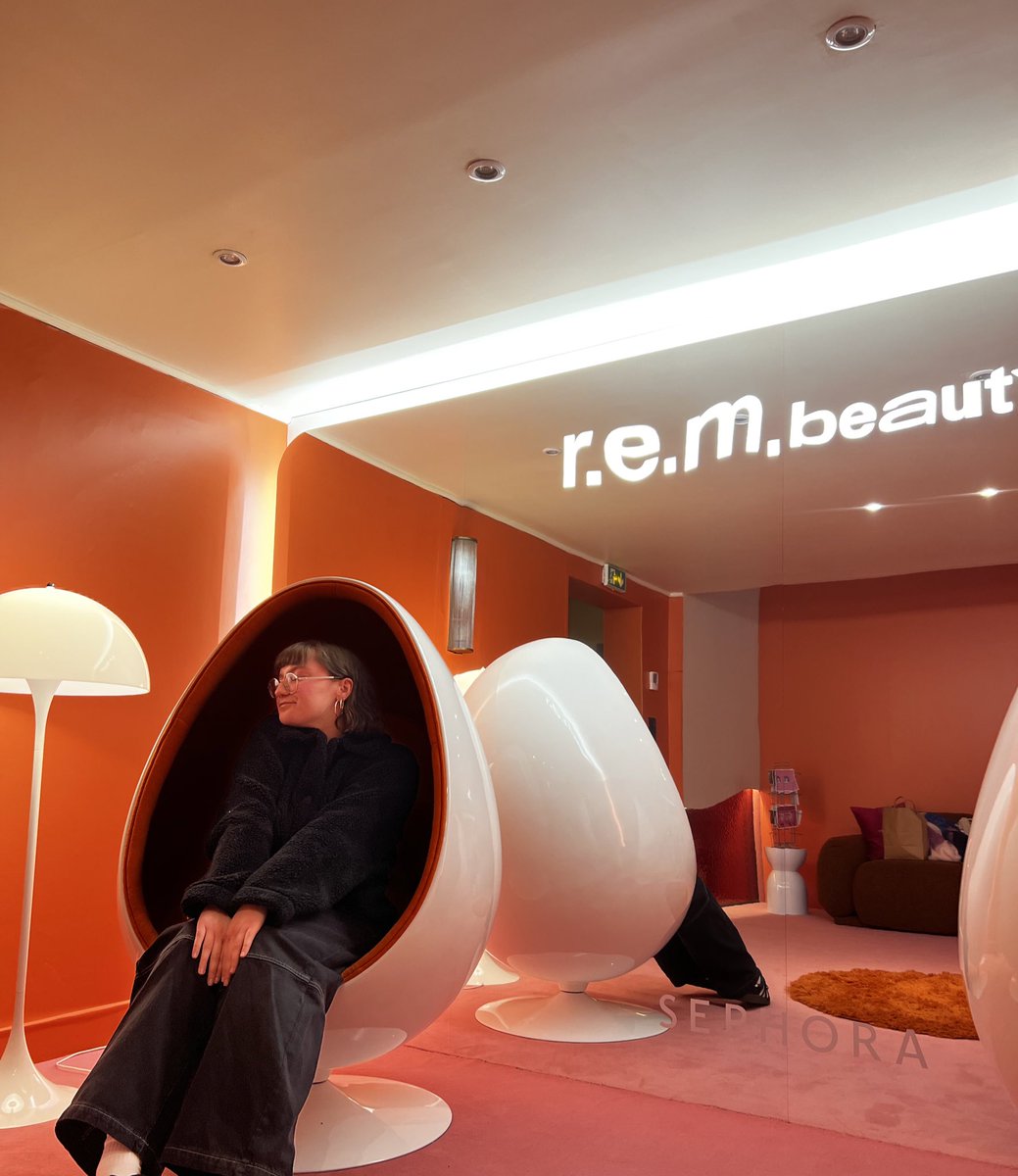 cinnal_'s tweet photo. happy place ☁️✨
@rembeauty 
#HypernovaHotel #rembeauty https://t.co/MOareR0iBb