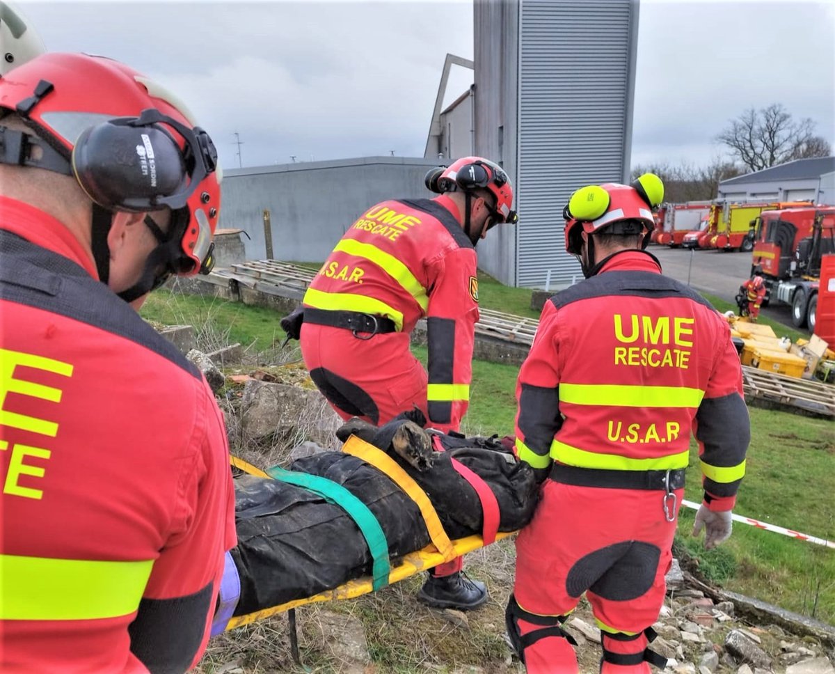 UMEgob's tweet image. 📍Sancoins (Francia)

Esta semana, los compañeros #USAR del #BIEM4 🇪🇸 comparten procedimientos con el equipo de rescate urbano🏚️ de la @uiisc1 🇫🇷 #FORMISC en el ejercicio SIMEX VANGUARD, en el que la unidad francesa prepara su reclasificación #INSARAG @UN 🇺🇳 como unidad #HUSAR
