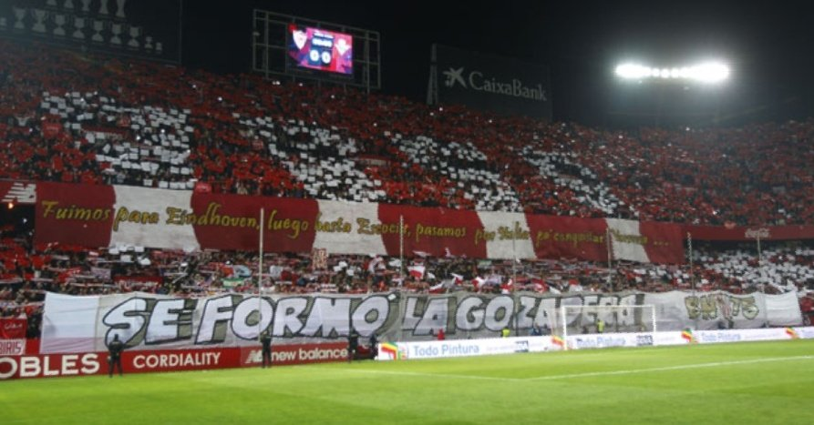 raulalosfc's tweet photo. Recordemos que la Liga multó con 120.000€ al Sevilla por este tifo. 
A partir de allí perdieron la vergüenza y nos multan por absolutamente todo. https://t.co/u4fhLAL9Pv