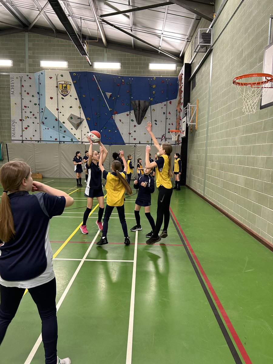 HodgsonPEDept's tweet photo. A huge well done to all students who took part in our Interhouse Basketball before half term! 

The winners were Griffin! Griffin also reclaimed top of the table ahead of Phoenix with 3 house competitions to go! https://t.co/qpUAe84qS8