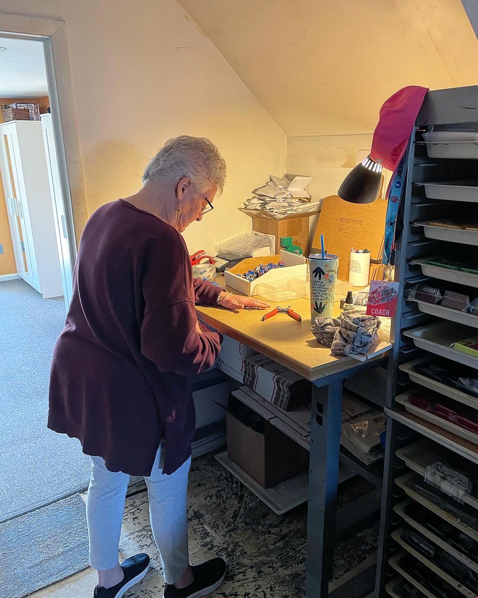 fuzzrocious's tweet image. The work force is starting to look very @chasebliss &amp;amp; Stone Deaf FX today w/ my mom volunteer her time to help out in her retirement. Oh, &amp;amp; Eddie is as long as the workroom couch!
#fuzzrocious #fuzzrociouspedals #bigfella #boerboel #boerboels #boerboelpuppy #takeyourmomtoworkday