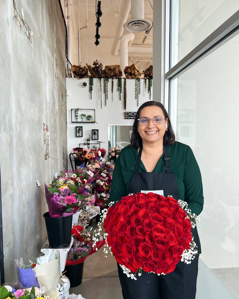 A huge thank you to everyone who stopped by our flower studio and picked up some of our Valentine's Day bouquets and arrangements!🌹🐻💐

l8r.it/jOzj

#florist #didisflowers #valentinesday #valentinesflowers #roses 
#valentines  #happyvalentinesday #valentinesgift