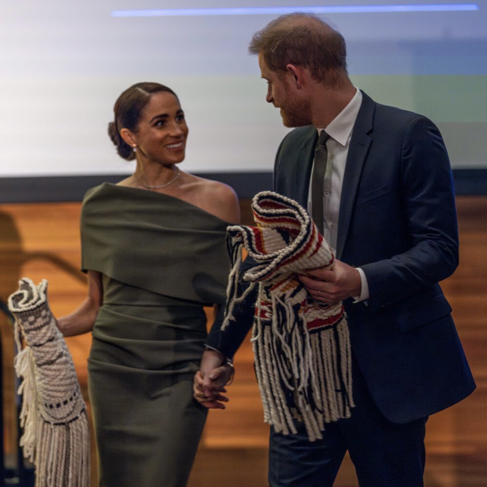 leaunji's tweet photo. The Sussexes at the banquet for #IG25OneYearToGo 💚🫒 https://t.co/2t981e2XBd