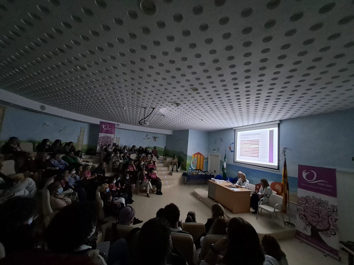oncologiajerez1's tweet photo. 👏 ¡En el día de hoy, el Hospital Universitario de Jerez acogió una jornada sobre cuidados a mujeres con cáncer de mama y cómo abordar la vida!

“Vivir y cuidarse en el cáncer de mama”, una iniciativa dirigía al tejido asociativo y sus representantes.

➡️ https://t.co/8nc4SCRwBs https://t.co/gvB5JnHNDI
