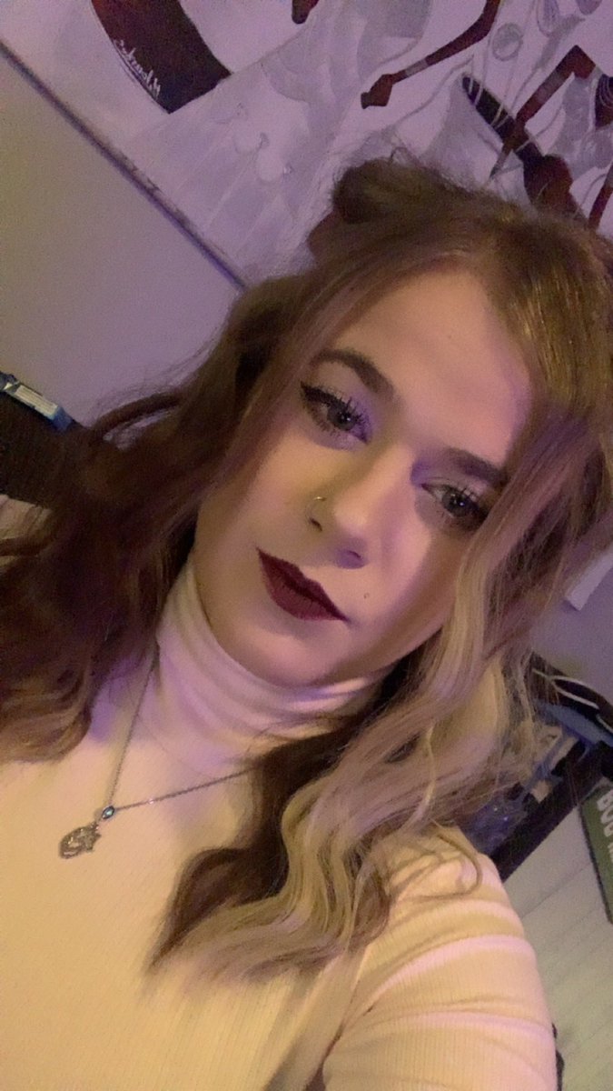 unhinged babe tweet media